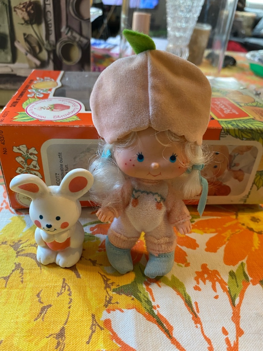 Vintage strawberry shortcake friend apricot doll withHopsalot  pet with origin